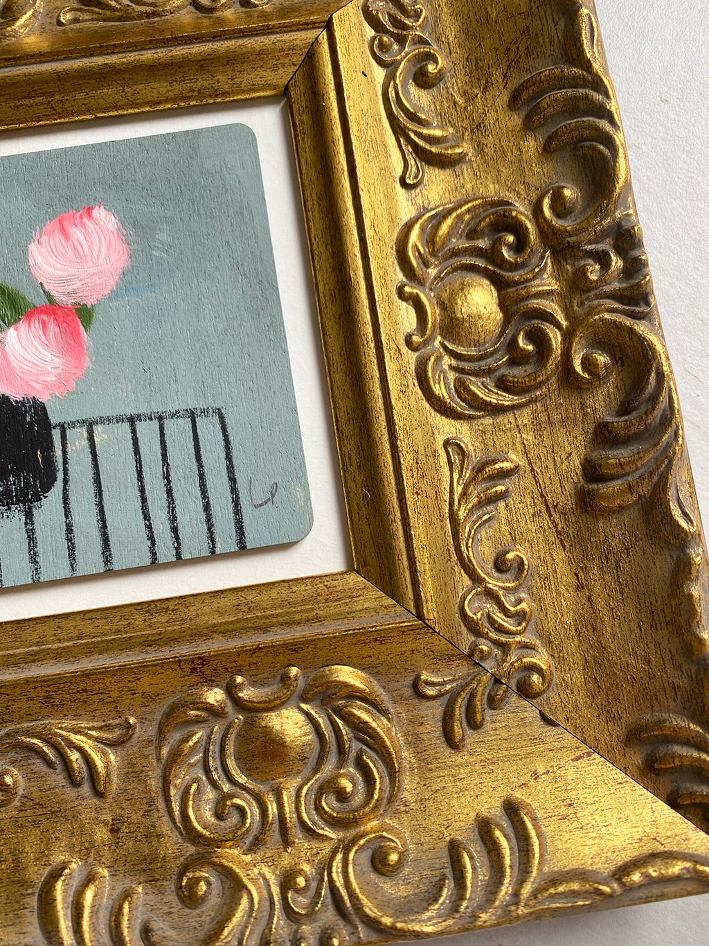 Table With 11 Stripes And Pink Blooms